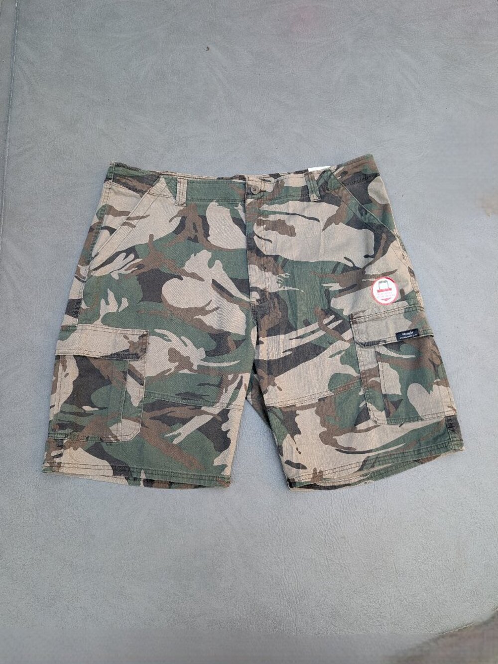 Wrangler Relaxed Fit Camo Cargo Shorts Mens W40 9in Inseam NWT Streetwear